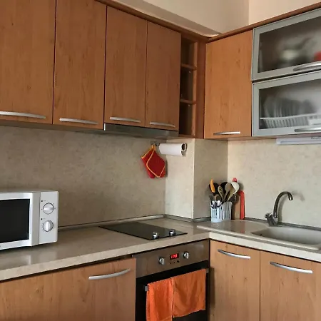 Апартаменты В Комплексе С Бассеном, 3 Минуты До Моря Ravda