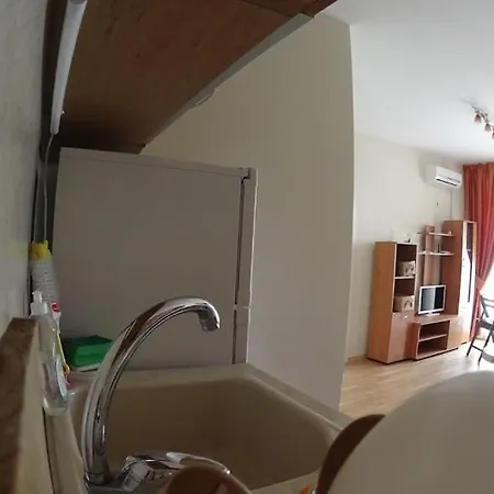 Апартаменты В Комплексе С Бассеном, 3 Минуты До Моря Appartement Ravda