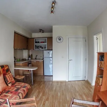 Апартаменты В Комплексе С Бассеном, 3 Минуты До Моря Apartment Ravda